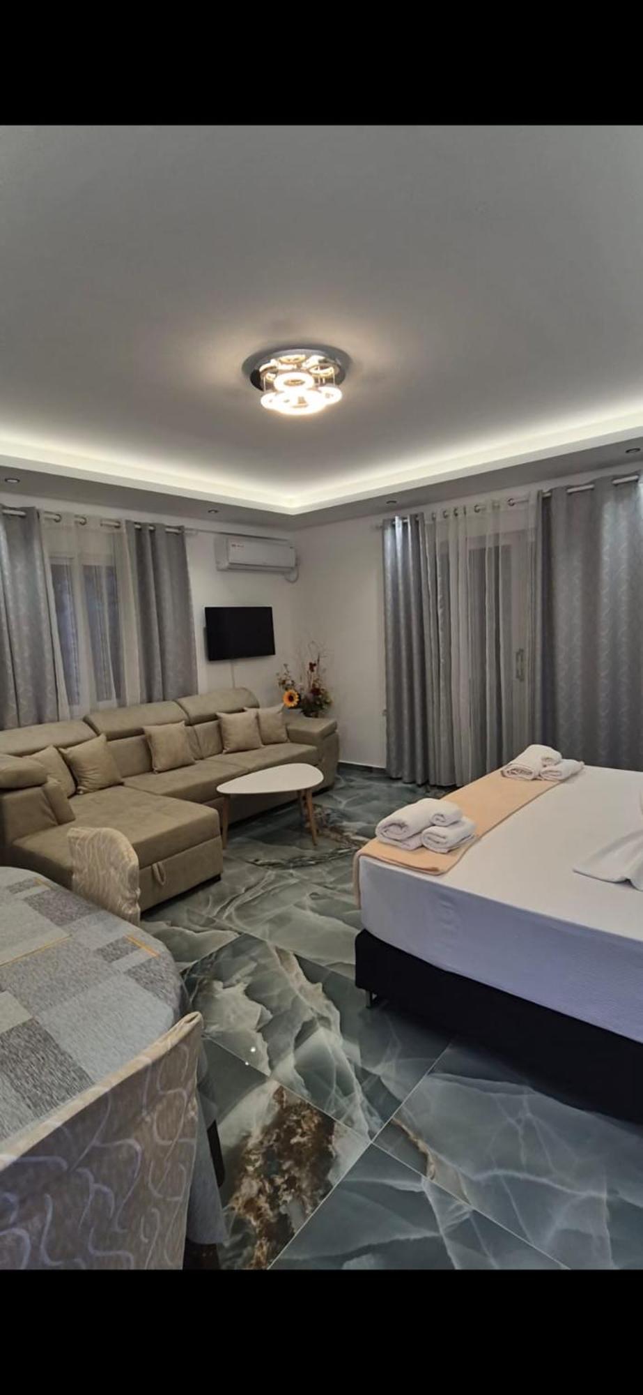 Vila Veli Brothers Sarandë Buitenkant foto